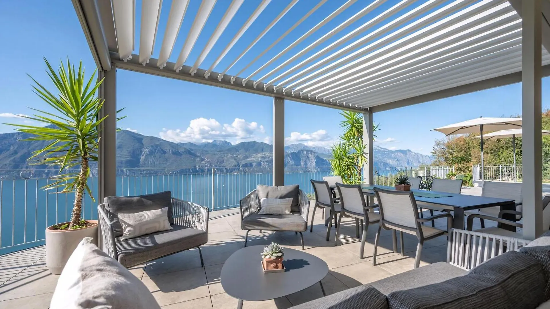 Alleinstehende Villa Mit Pool Und Traumaussicht Castelletto Di Brenzone