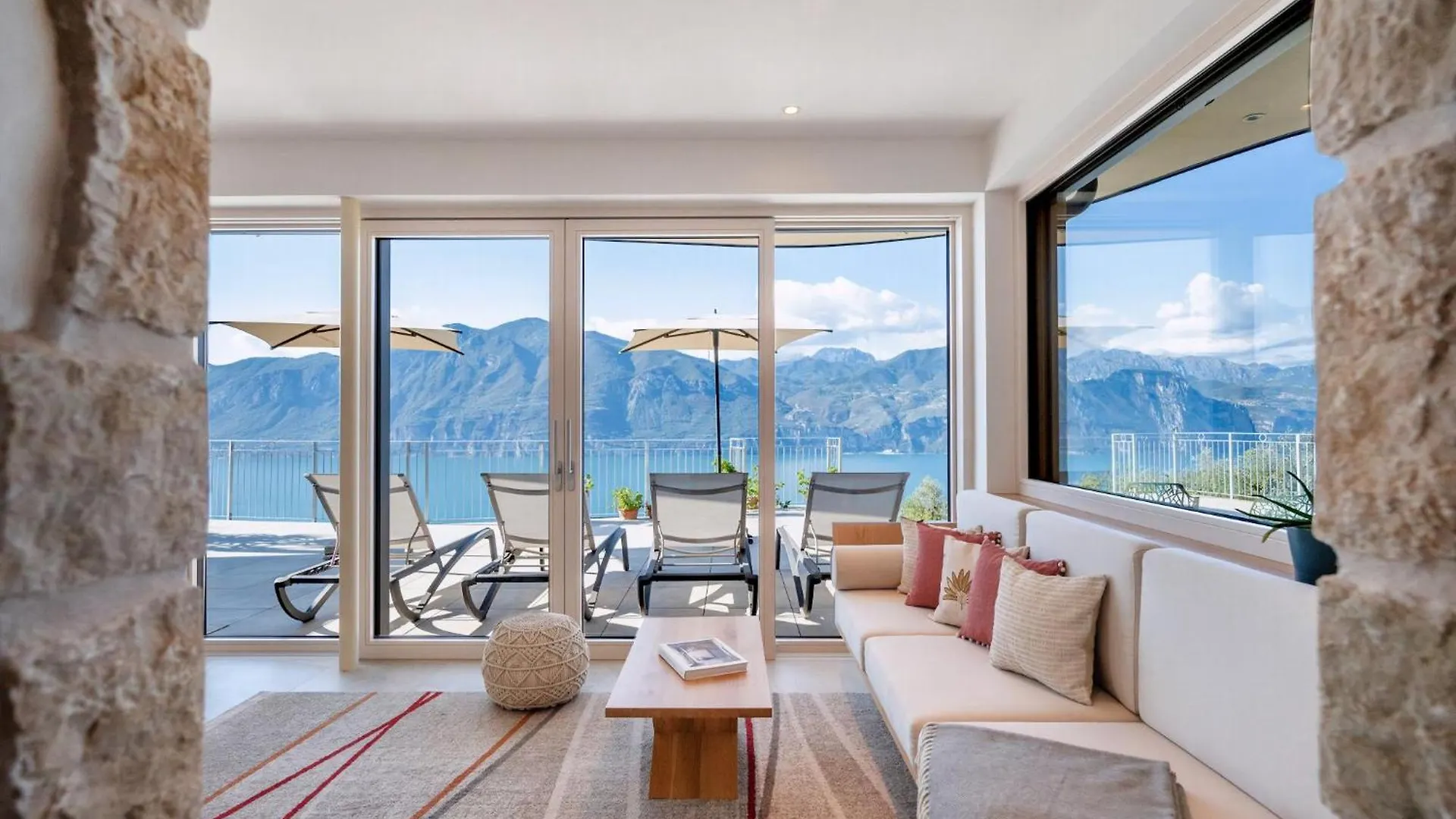 Alleinstehende Villa Mit Pool Und Traumaussicht Castelletto Di Brenzone Italy