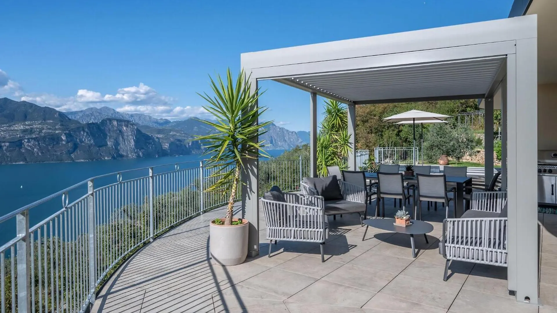 Alleinstehende Villa Mit Pool Und Traumaussicht Castelletto Di Brenzone Prázdninový dům